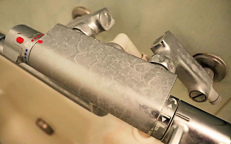 その蛇口から本当に安全な水が出ているのか浄水器カートリッジが知られざる水道水のリスクを暴く